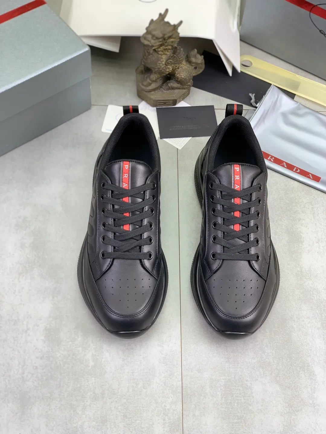 Men's men's shoes P560💰 [Real Price] Popular models are on the official website, 🆘 Trendy brand (Prada) mainly promotes popular models, avant-garde and versatile fashionable men's shoes private version mold opening, cowhide surface splicing 1:1.. Stylish and simple, original imported cowhide lining cowhide feet; the atmosphere and personality are more fashionable, eye-catching and pursuing class. It will subvert the old ideas and be a must-have for fashionistas who want to spend time with you! Must keep it! Tall and comfortable, large and low, high-end quality workmanship. Code number: 38-45 2️⃣optional.